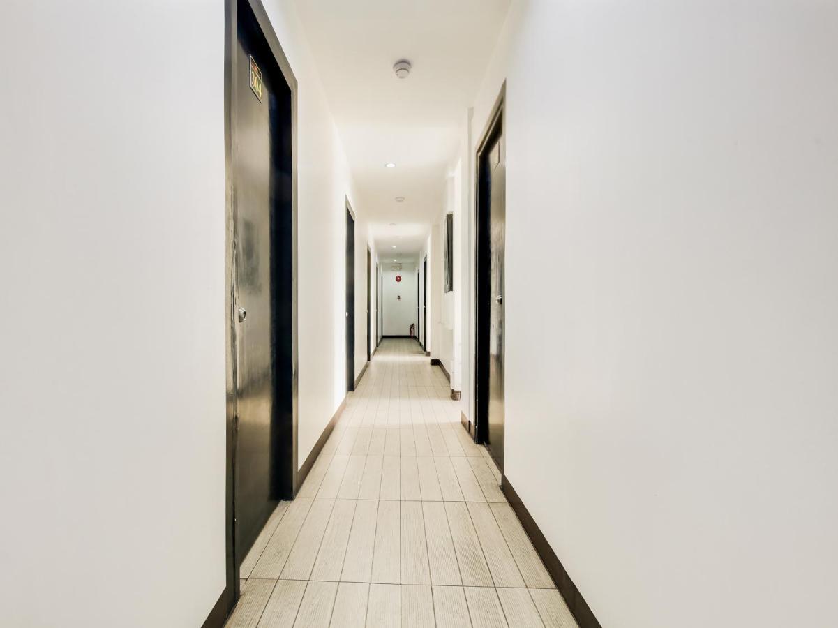Oyo 895 Golden Majestic Pension Inn Маніла Екстер'єр фото